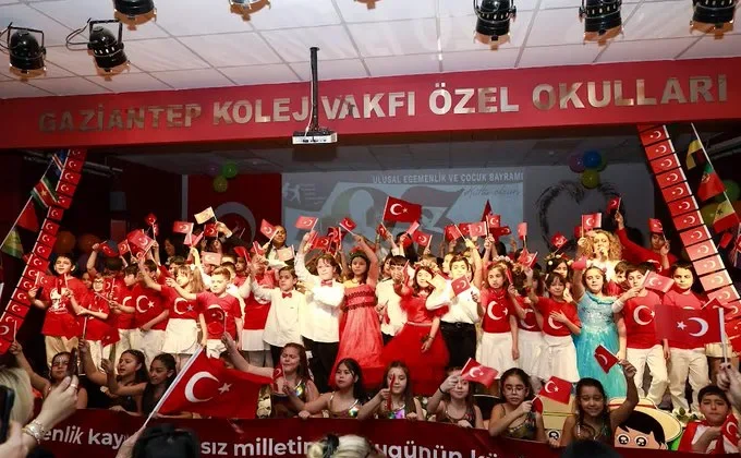 Gaziantep Kolej Vakfı’nda Buruk 23 Nisan