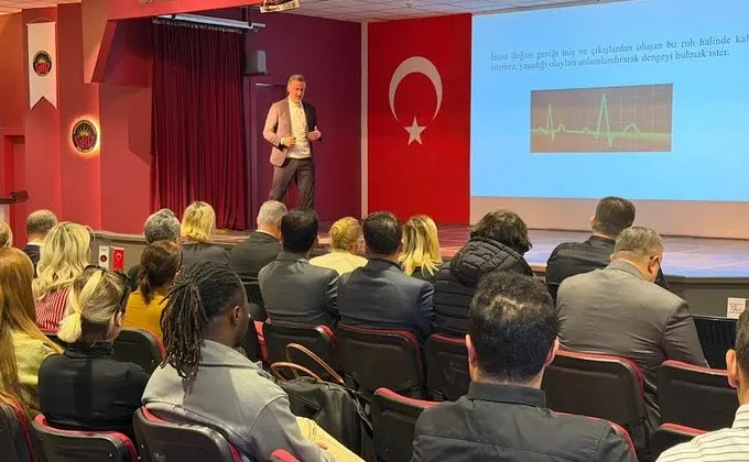 GKV’de Ebeveyn-Çocuk İlişkisinde Denge Kurma Stratejileri Masaya Yatırıldı