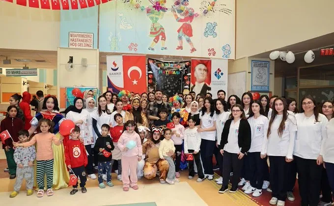 Hasan Kalyoncu Üniversitesi Hemşirelik Bölümü Öğrencilerinden Çocuklara Bayram Hediyesi