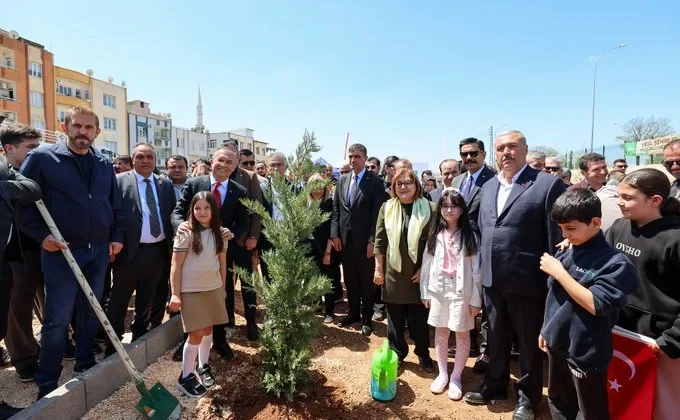 GAZİANTEP BÜYÜKŞEHİR’DEN 23 NİSAN’A ÖZEL FİDAN DİKİM TÖRENİ