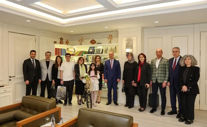 BAŞKAN ŞAHİN MAKAMINI MİNİK BEREN ÖZDEMİR’E DEVRETTİ
