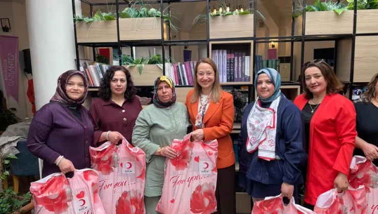 “Derya Bakbak: Melek Annelerimiz Çocuklarımızın Geleceğine Işık Tutuyor”