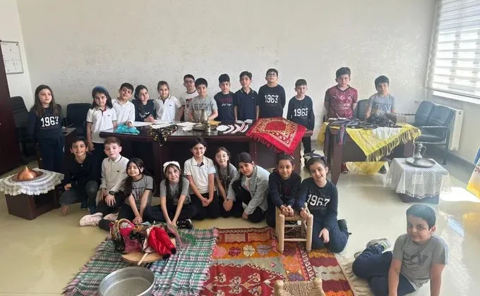 GKV’li öğrencilerden zamanda yolculuk sergisi