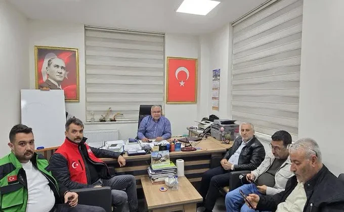 Nizip Belediyesi ekipleri sağanağın ardından sahada