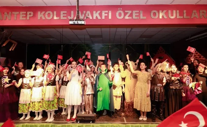 Gaziantep Kolej Vakfında Dünya Klasikleri Müzikallerle Sahneleniyor