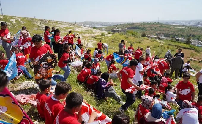 19 Mayıs Coşkusu Dülük Semalarını Sardı