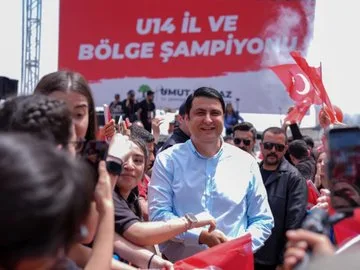 ŞEHİTKAMİL’DE 15 BİN KİŞİLİK DEV KONSER 19 MAYIS COŞKUSUNA REKOR KATILIM