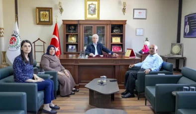 HACI RABİA KOYUNCU VE ABDULLAH KOYUNCU’DAN NTOBAŞKANIMIZ MEHMET ÖZYURT’A ANLAMLI ZİYARET