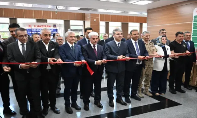 Gaziantep’te cezaevi personeli ve mahkumlarca yapılan el sanatları sergisi açıldı
