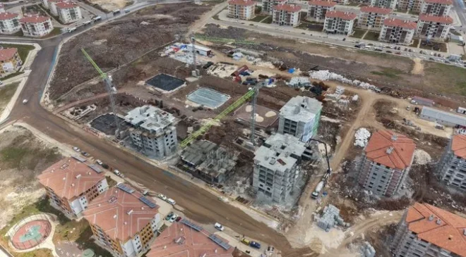 BAKAN KACIR GAZİ KONUT TARAFINDAN YAPILAN 2 BİN KONUT’UN TEMELİNİ ATTI