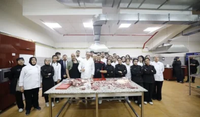 GİBTÜ Mutfağında Uygulamalı Eğitim: Küçükbaş Karkas Parçalama Teknikleri Anlatıldı