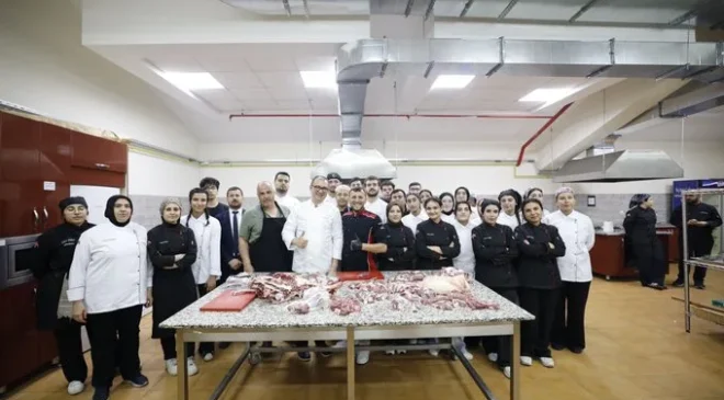 GİBTÜ Mutfağında Uygulamalı Eğitim: Küçükbaş Karkas Parçalama Teknikleri Anlatıldı