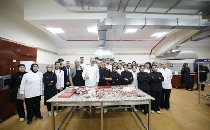 GİBTÜ Mutfağında Uygulamalı Eğitim: Küçükbaş Karkas Parçalama Teknikleri Anlatıldı