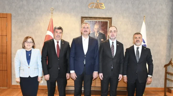 Gül: İhracatçılarımız kalkınmanın lokomotifidir