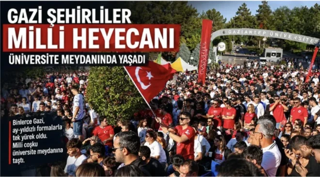 Gazi Şehirliler Milli heyecanı üniversite meydanında yaşadı