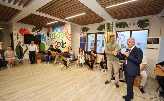 Tahmazoğlu gençlerle buluştu