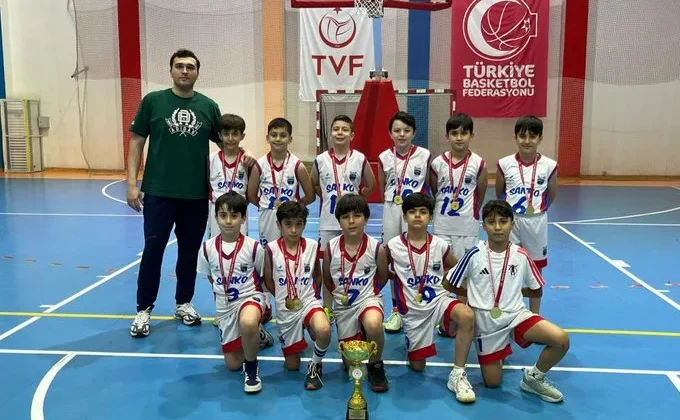 SANKO Okulları Minik Erkek Basketbol Takımı şampiyon oldu