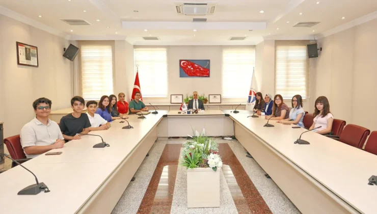 ÇOCUK HAKLARI KOMİTESİ YÖNETİMİNDEN REKTÖR DOĞAN’A ZİYARET