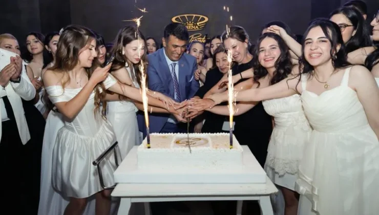 GKV Özel Ortaokulu’nda muhteşem balo