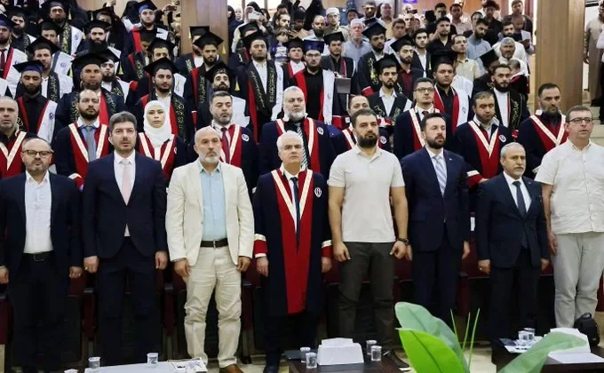 GAÜN AZEZ İSLAMİ İLİMLER FAKÜLTESİ MEZUNLARINI COŞKULU BİR TÖRENLE UĞURLADI