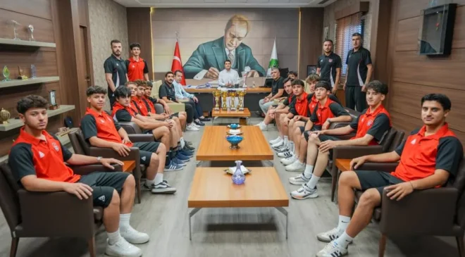 BAŞKAN YILMAZ, ŞAMPİYONLARI AĞIRLADI KIRMIZI SİYAHLILARDA HEDEF TÜRKİYE ŞAMPİYONLUĞU