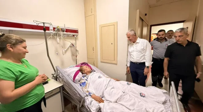 Başkan Tahmazoğlu’ndan hastalara moral, sağlık çalışanlarına destek ziyareti