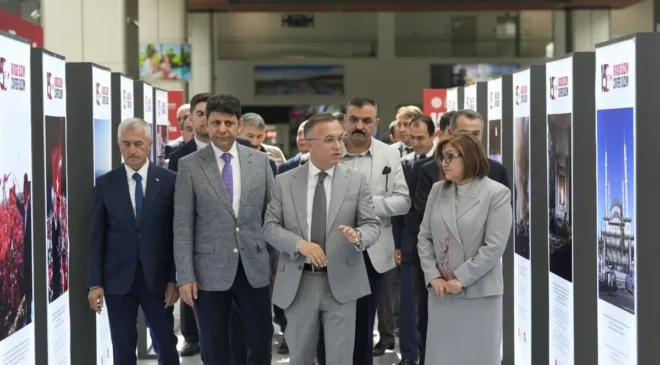 “Hafıza ve Hatıra 15 Temmuz Resim Sergisi” Gaziantep Havalimanı’nda Vatandaşlarla Buluşuyor