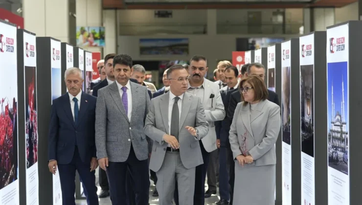 “Hafıza ve Hatıra 15 Temmuz Resim Sergisi” Gaziantep Havalimanı’nda Vatandaşlarla Buluşuyor
